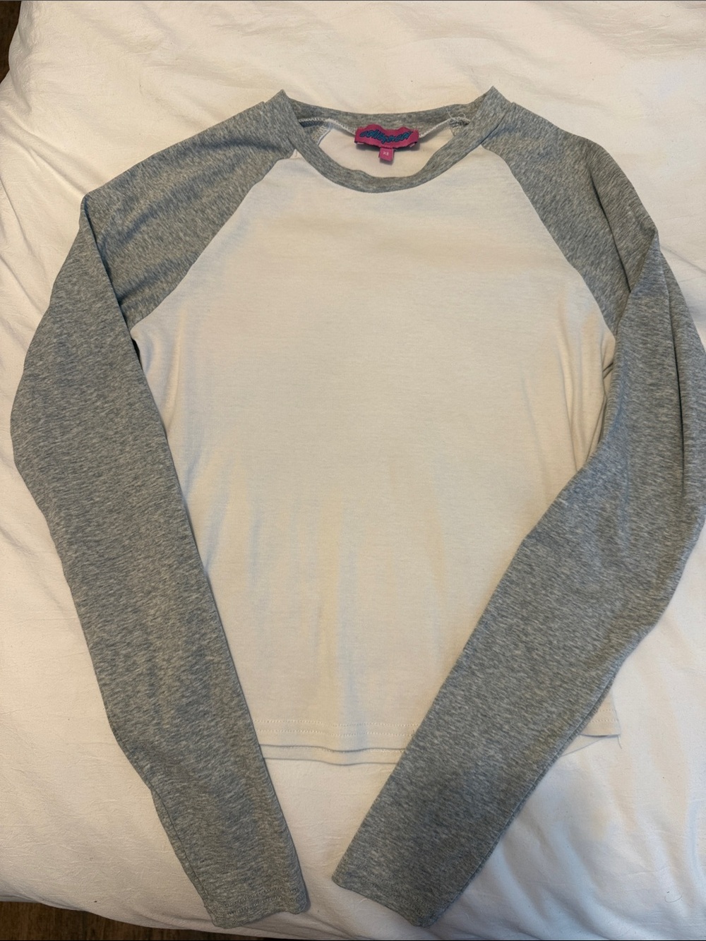 Edikted Two-Tone Raglan Long Sleeve Tee in White and Heather Gray Size Small